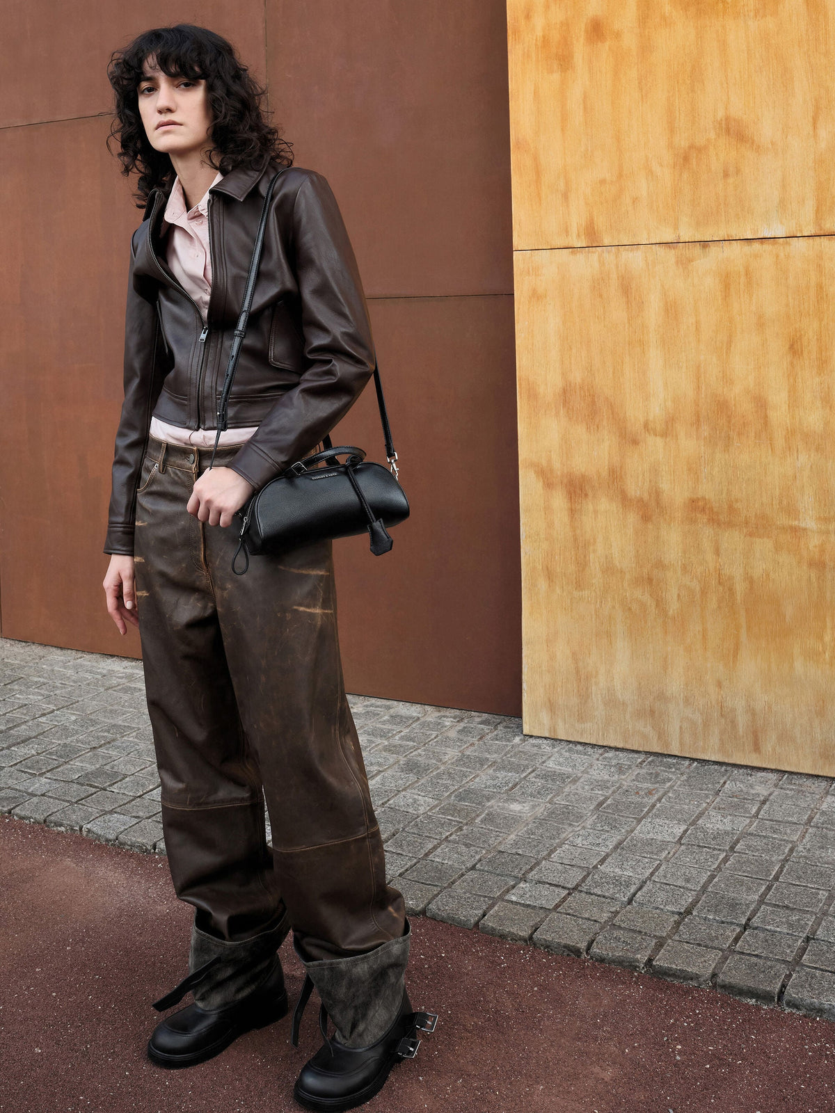 Vega Elongated Bowling Bag - Noir | CHARLES & KEITH